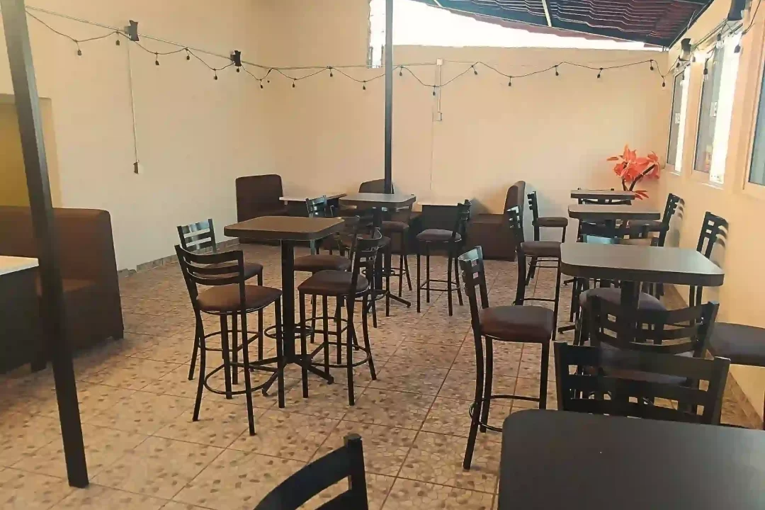 Terraza-Sushi-golds.webp